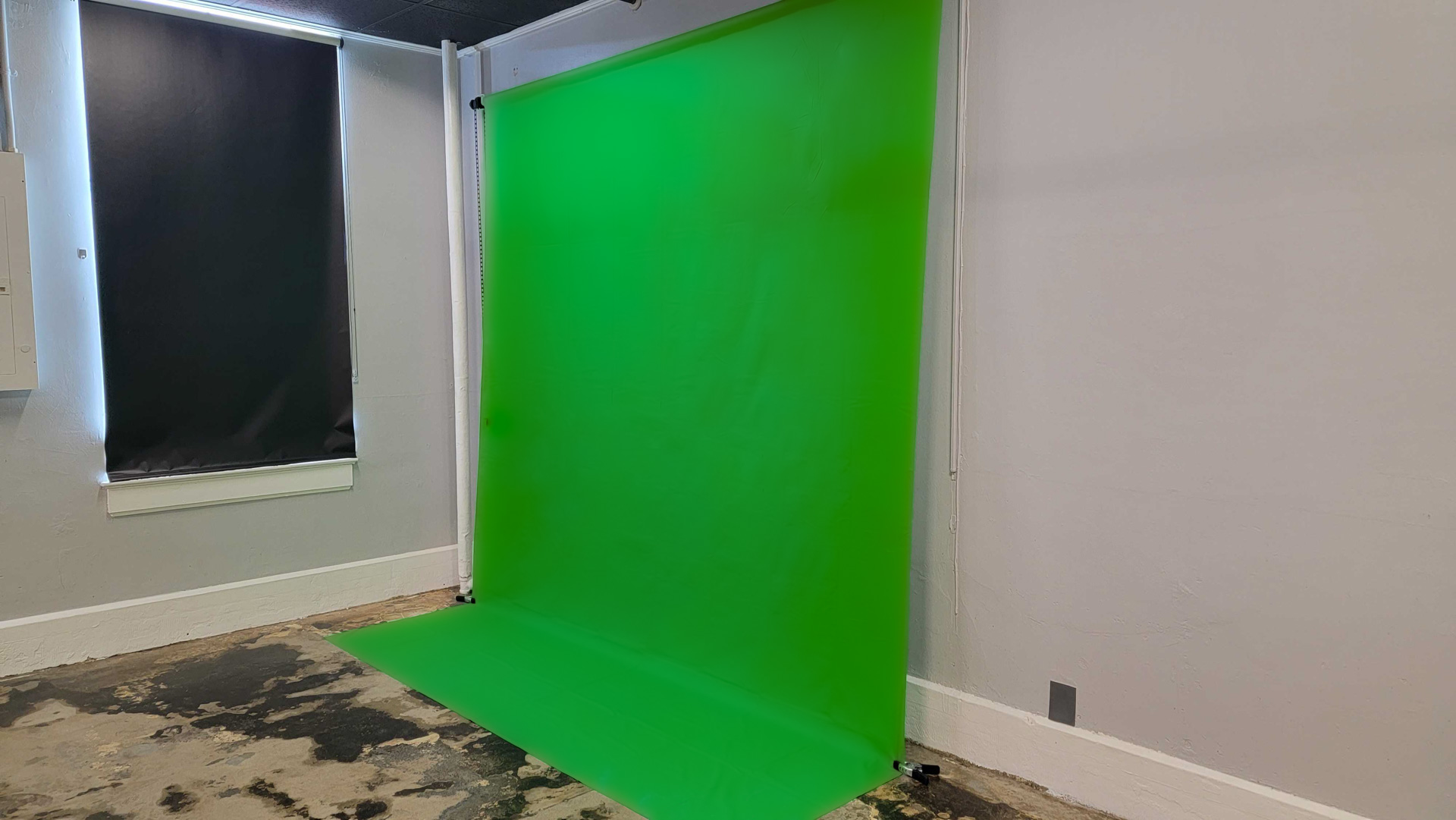 picture of the green screen inside Main Street Studio